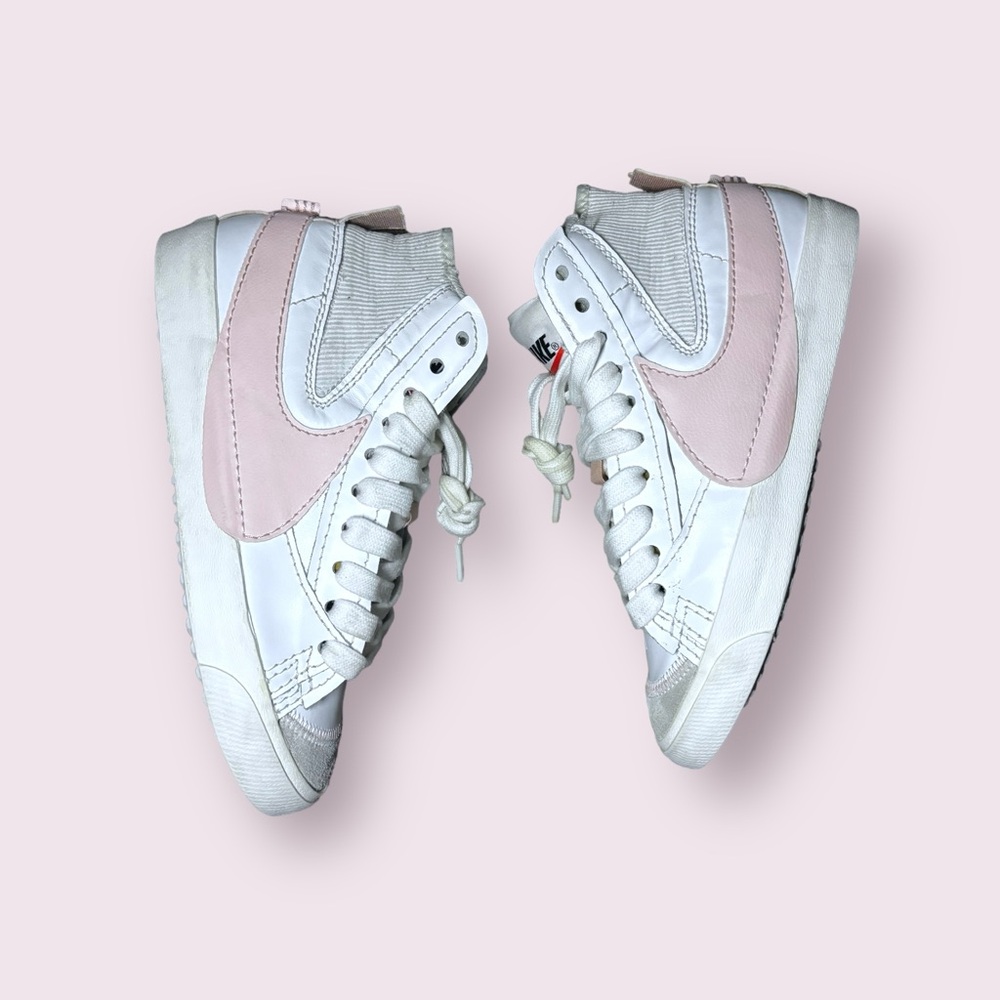 Nike Women's Athletic Shoes - White and Pink